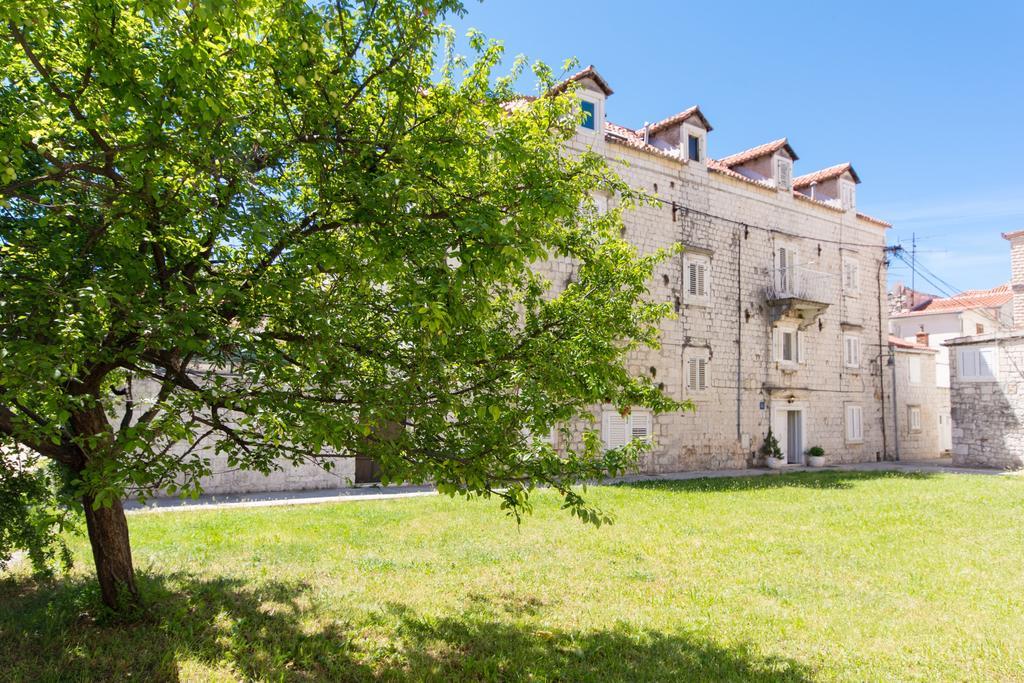 Top-Floor Apartment In Trogir Center Экстерьер фото